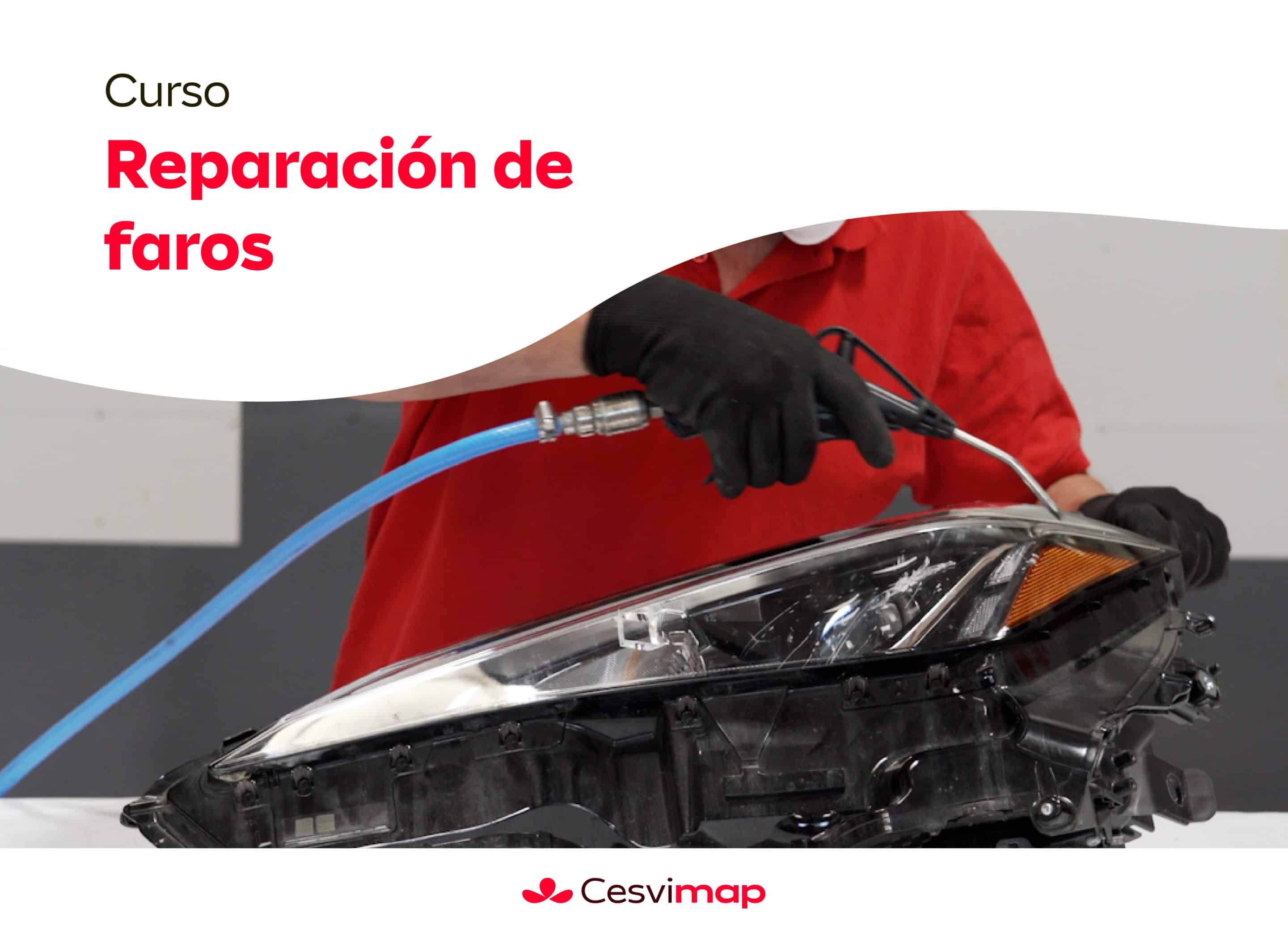 Operario dando el curso de vehículos industriales